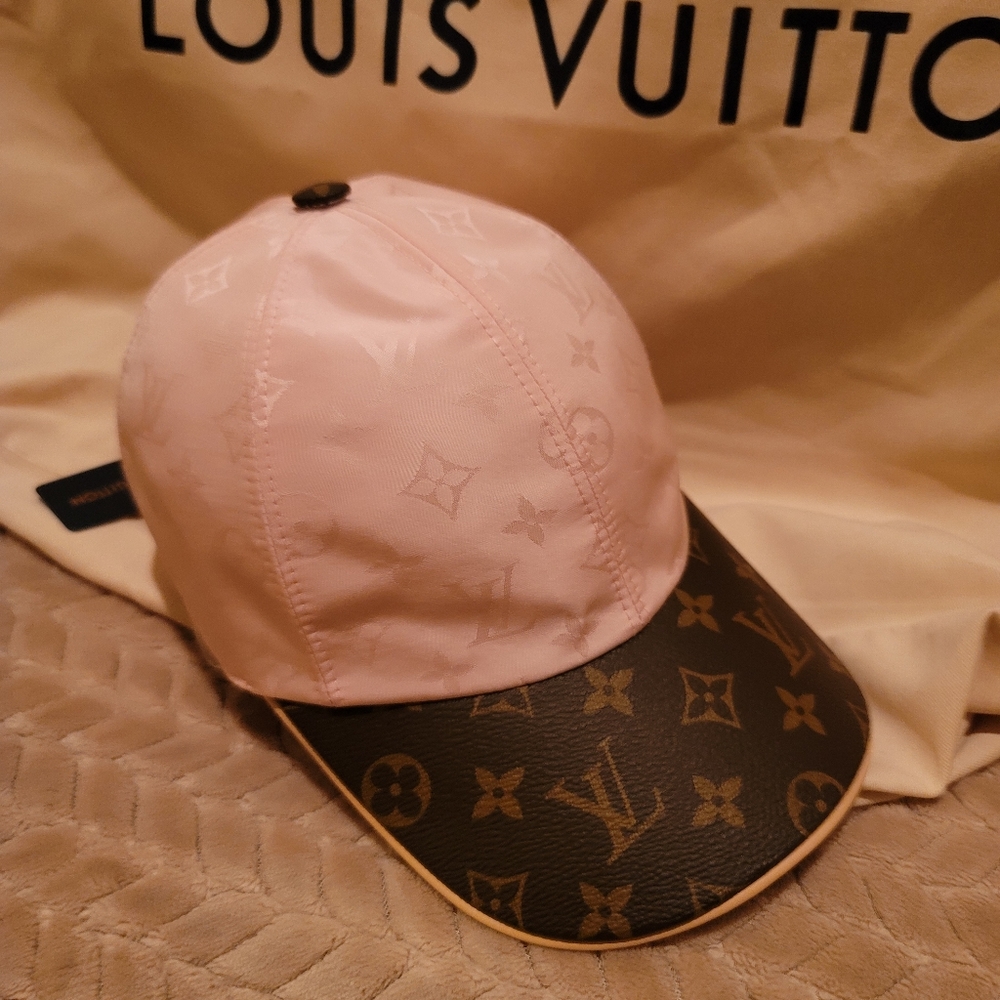 Louis Vuitton Wild at Heart Cap Pink Medium Size - Picture 10 of 16